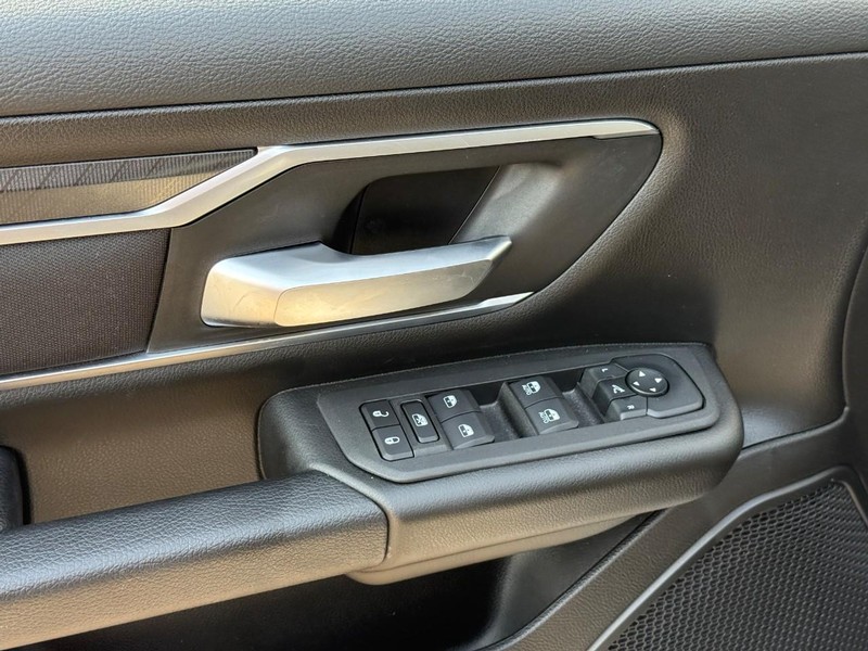 Ram 1500 Vehicle Full-screen Gallery Image 15