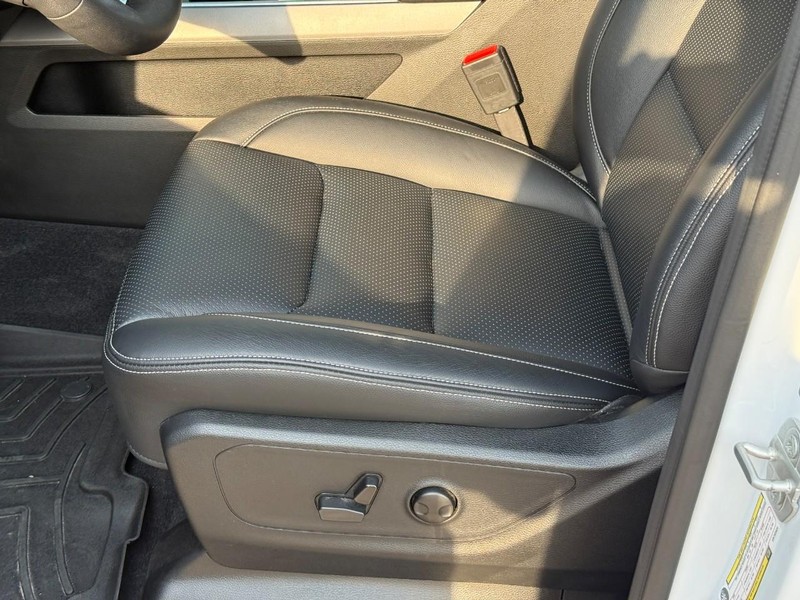 Ram 1500 Vehicle Full-screen Gallery Image 16