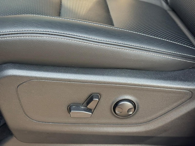 Ram 1500 Vehicle Full-screen Gallery Image 17