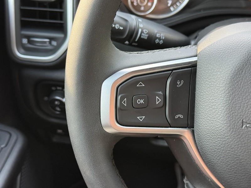Ram 1500 Vehicle Full-screen Gallery Image 18