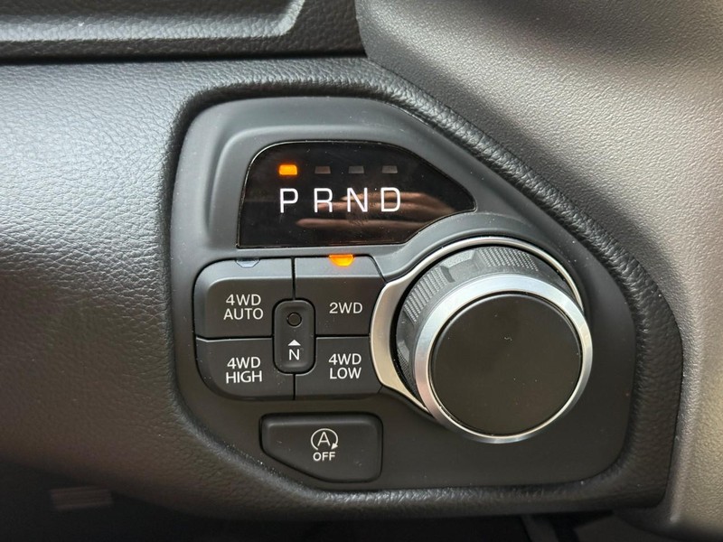 Ram 1500 Vehicle Full-screen Gallery Image 21
