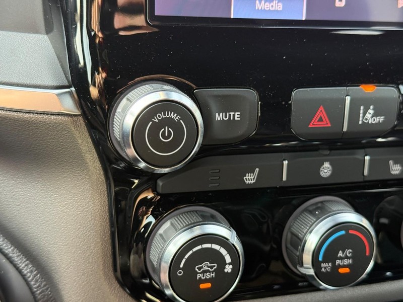 Ram 1500 Vehicle Full-screen Gallery Image 22