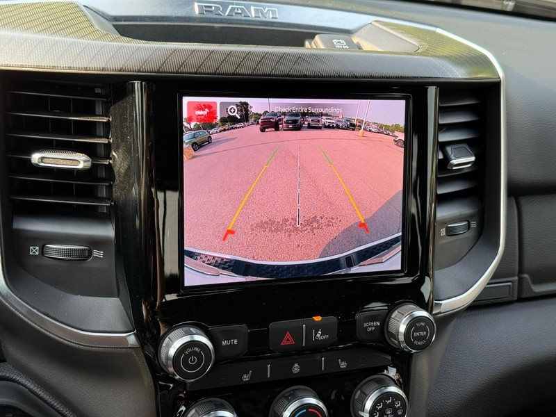 Ram 1500 Vehicle Full-screen Gallery Image 23