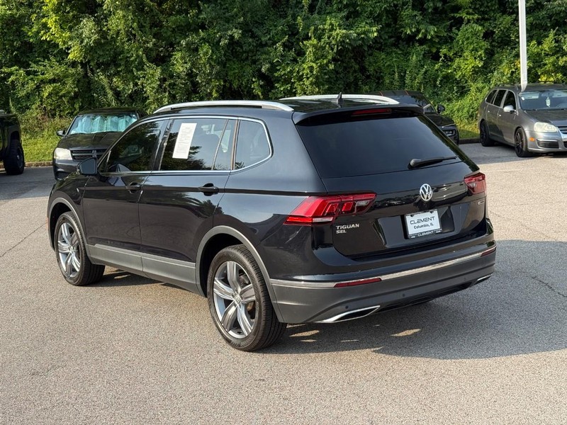 Volkswagen Tiguan Vehicle Full-screen Gallery Image 3