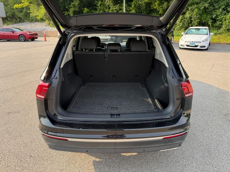 Volkswagen Tiguan Vehicle Full-screen Gallery Image 6