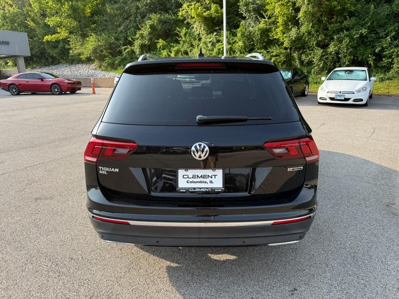 Volkswagen Tiguan Vehicle Full-screen Gallery Image 7