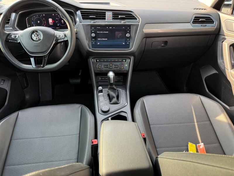 Volkswagen Tiguan Vehicle Full-screen Gallery Image 11