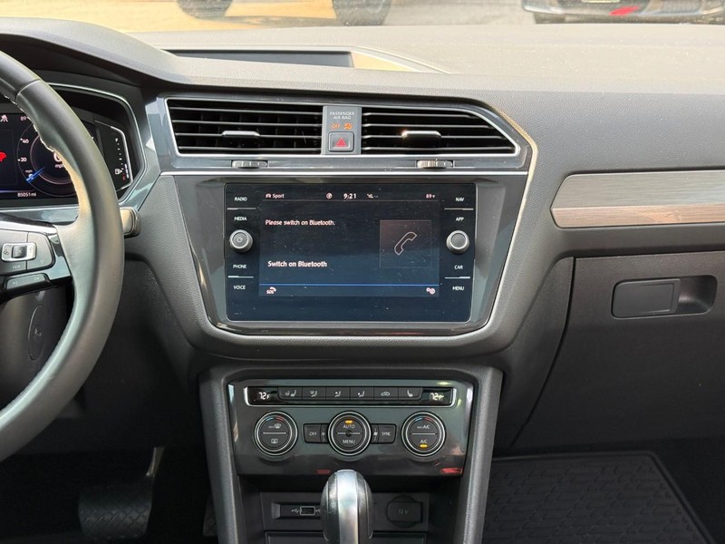 Volkswagen Tiguan Vehicle Full-screen Gallery Image 13