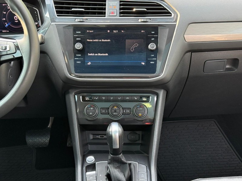 Volkswagen Tiguan Vehicle Full-screen Gallery Image 14