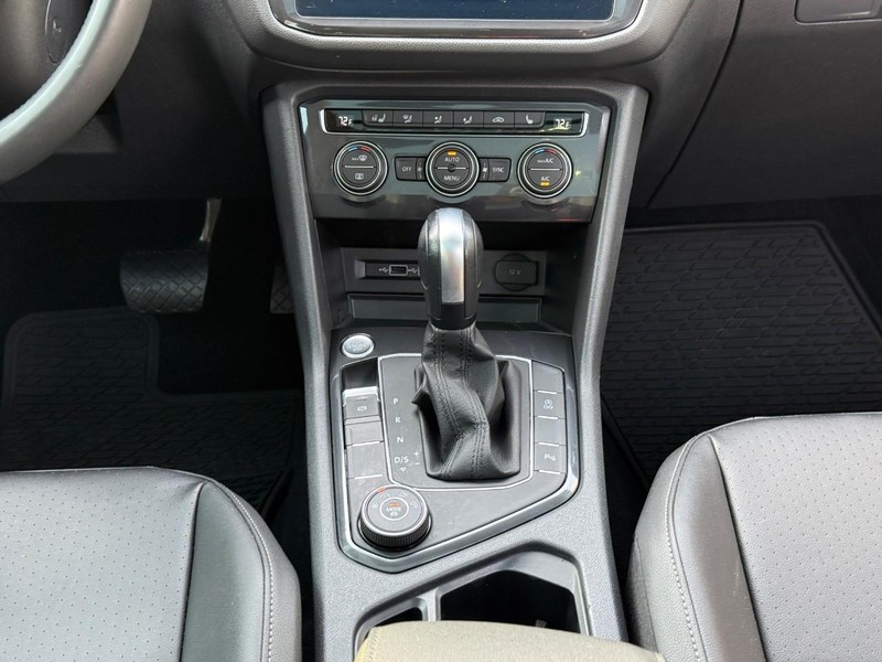 Volkswagen Tiguan Vehicle Full-screen Gallery Image 15