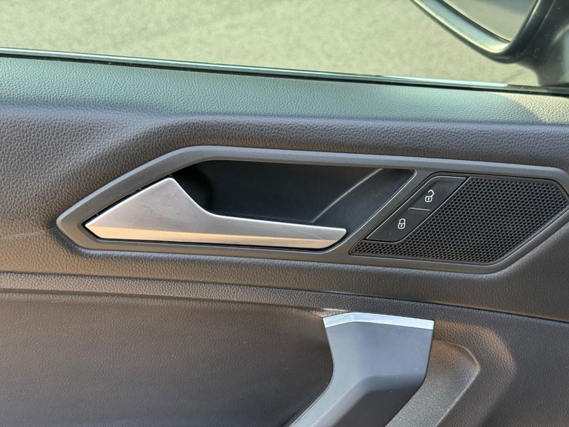 Volkswagen Tiguan Vehicle Full-screen Gallery Image 17