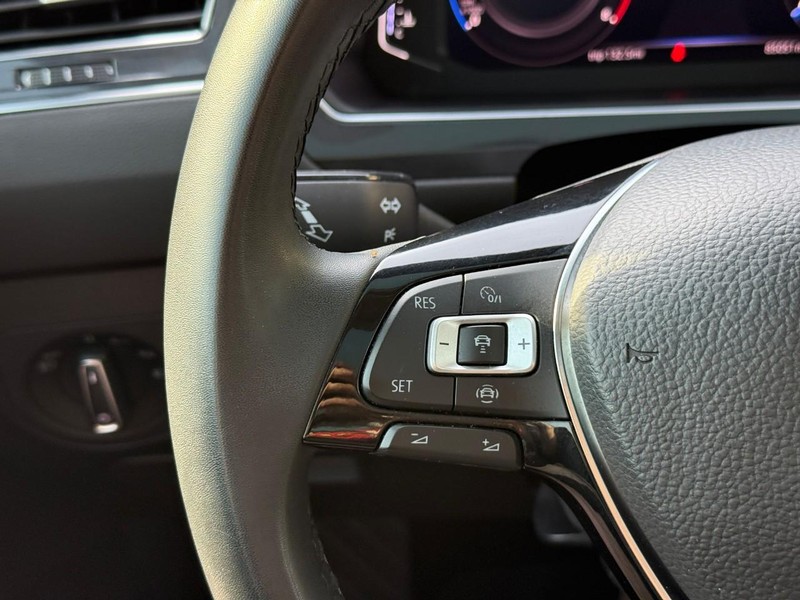 Volkswagen Tiguan Vehicle Full-screen Gallery Image 20