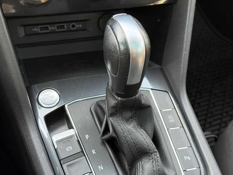 Volkswagen Tiguan Vehicle Full-screen Gallery Image 23