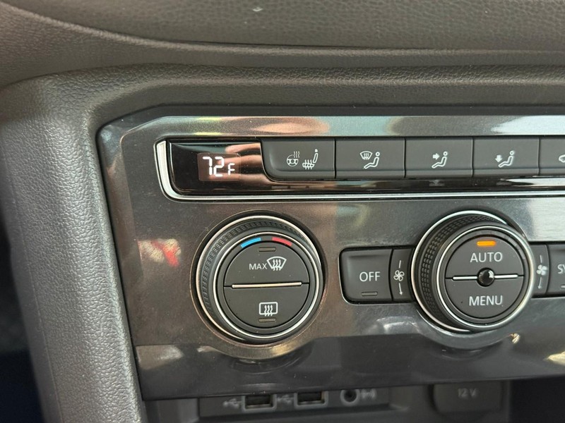 Volkswagen Tiguan Vehicle Full-screen Gallery Image 24