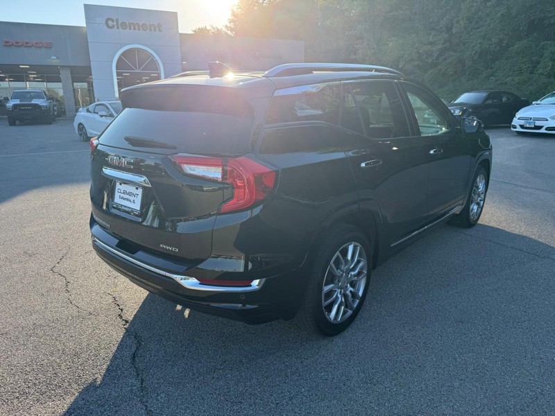 GMC Terrain Vehicle Image 11