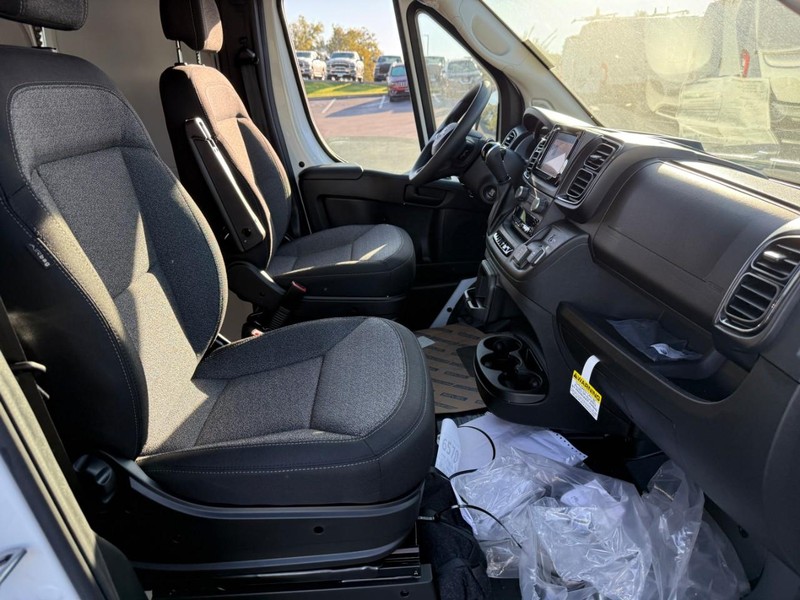Ram ProMaster Cargo Van Vehicle Image 08