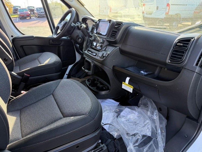 Ram ProMaster Cargo Van Vehicle Image 09