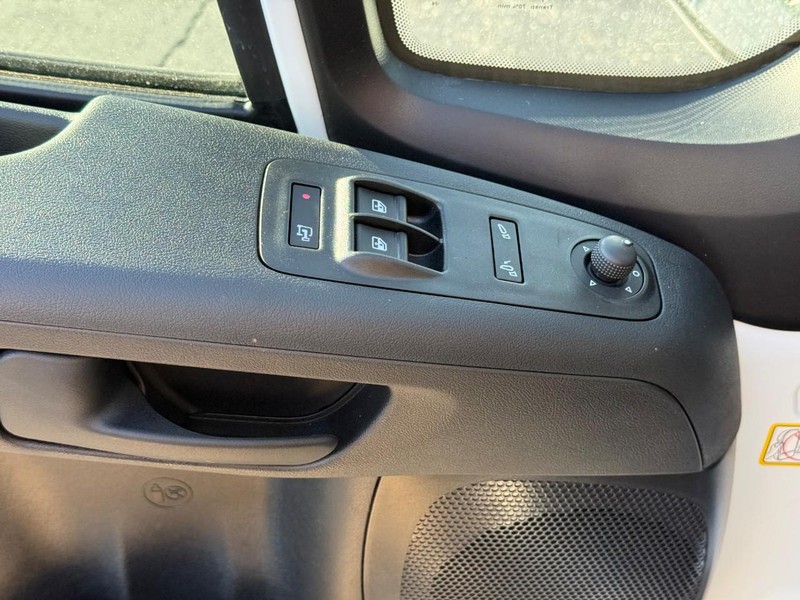 Ram ProMaster Cargo Van Vehicle Image 11