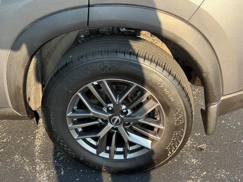Nissan Rogue Vehicle Image 05