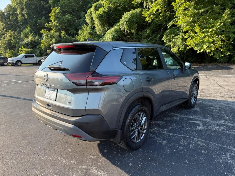 Nissan Rogue Vehicle Image 09