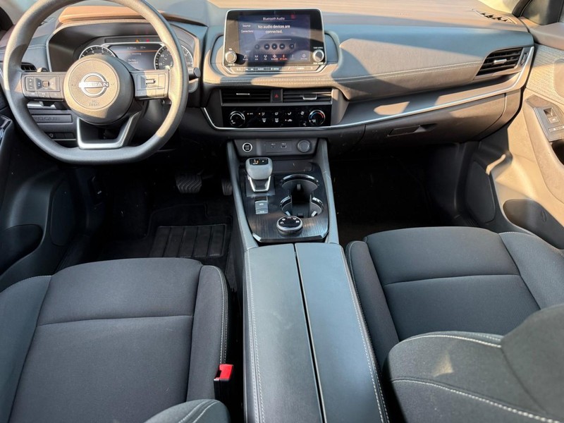 Nissan Rogue Vehicle Image 14