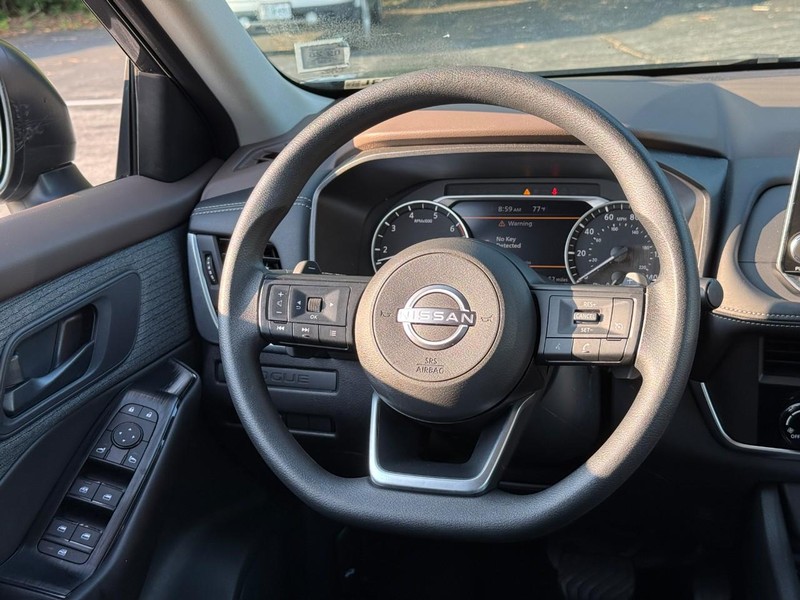 Nissan Rogue Vehicle Image 15