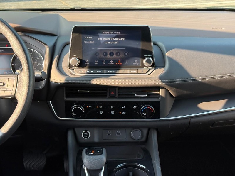 Nissan Rogue Vehicle Image 16