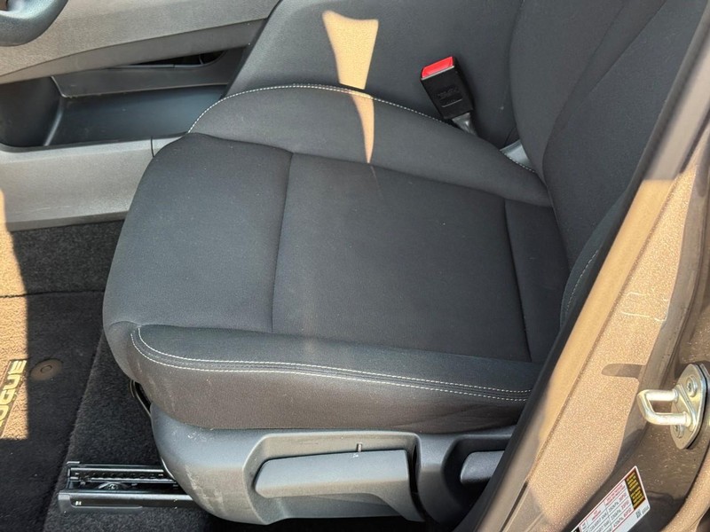 Nissan Rogue Vehicle Image 19