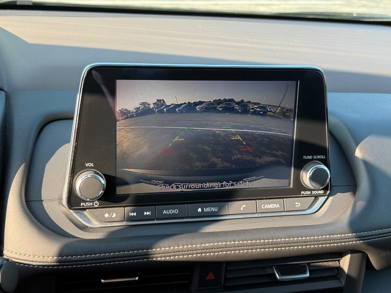 Nissan Rogue Vehicle Image 25