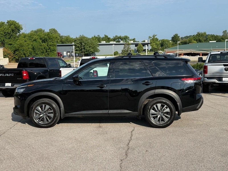 Nissan Pathfinder Vehicle Image 03