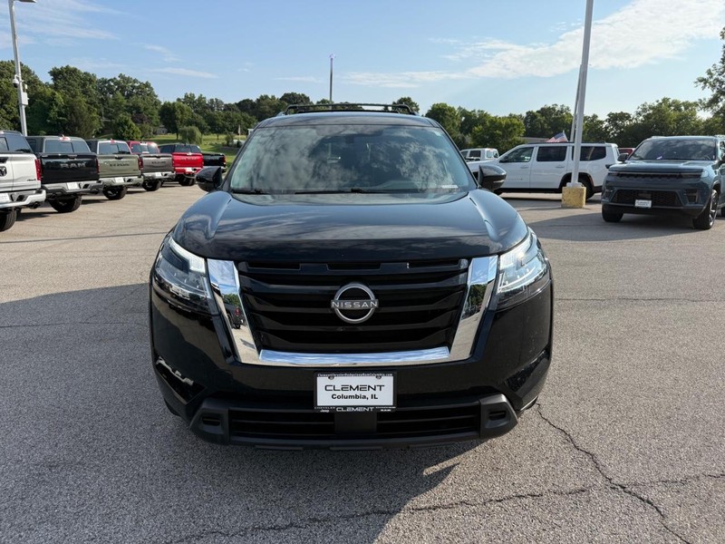 Nissan Pathfinder Vehicle Image 13