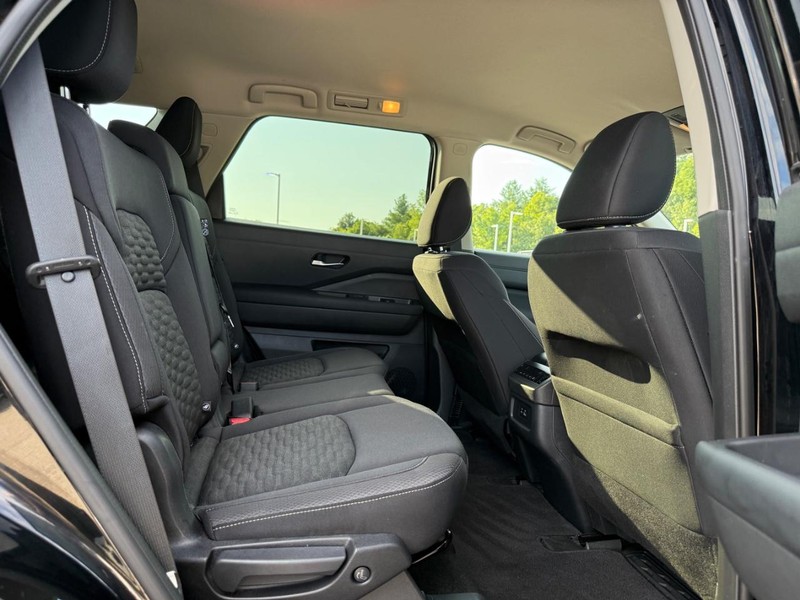 Nissan Pathfinder Vehicle Image 14