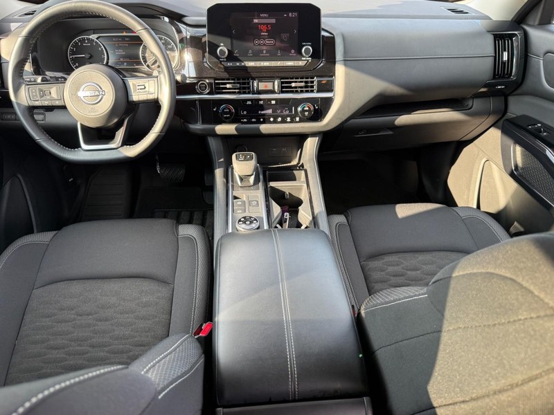 Nissan Pathfinder Vehicle Image 15