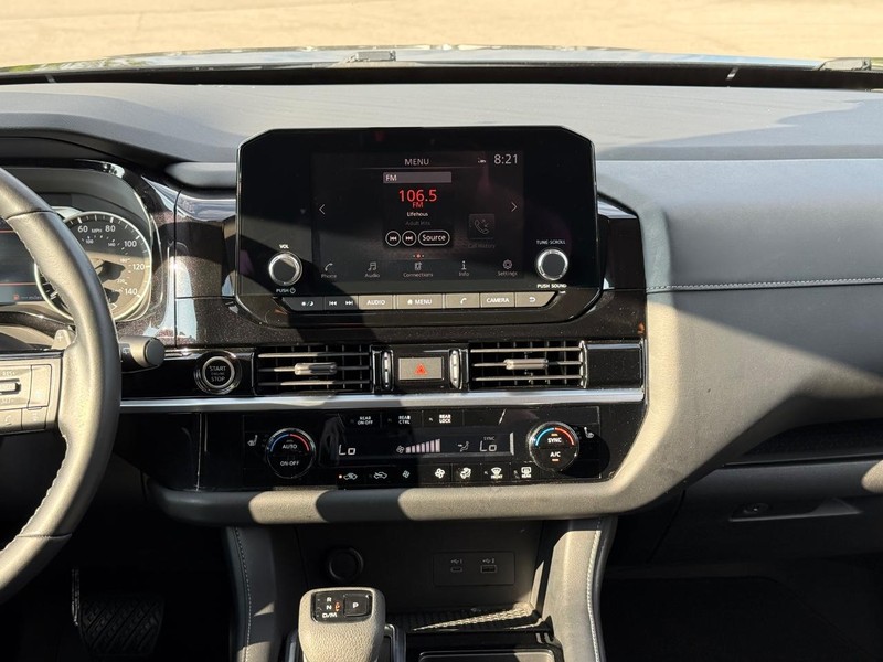 Nissan Pathfinder Vehicle Image 17