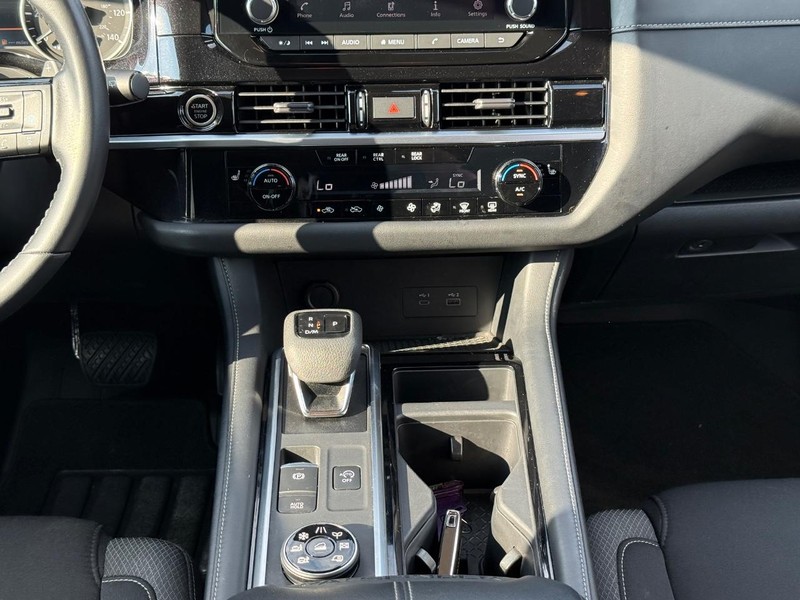 Nissan Pathfinder Vehicle Image 18