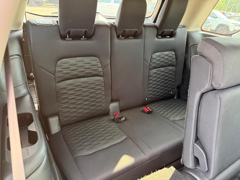 Nissan Pathfinder Vehicle Image 19