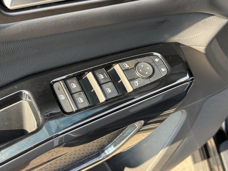 Nissan Pathfinder Vehicle Image 21