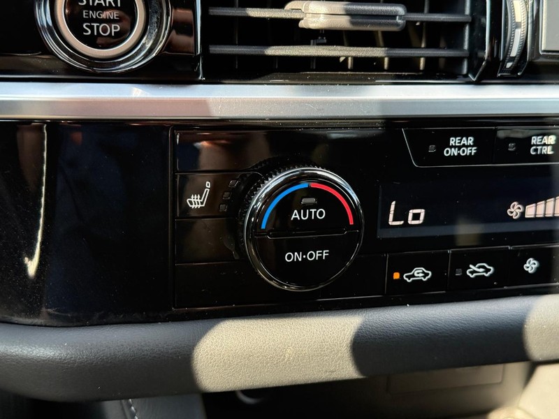 Nissan Pathfinder Vehicle Image 28