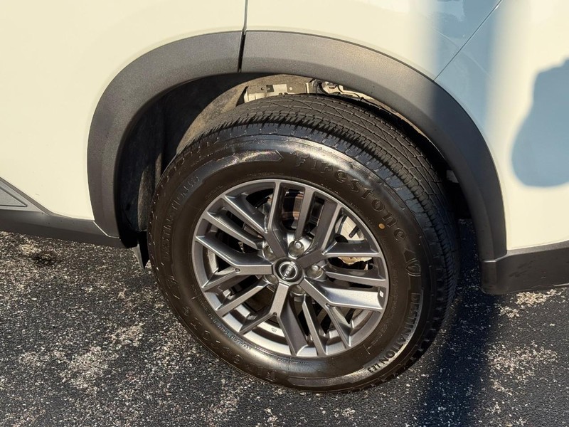 Nissan Rogue Vehicle Image 05