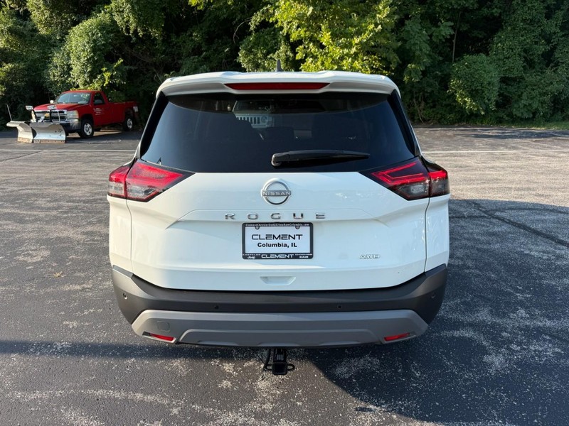 Nissan Rogue Vehicle Image 09