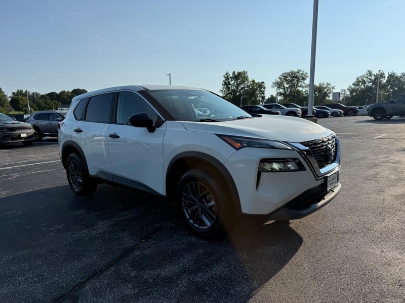 Nissan Rogue Vehicle Image 12