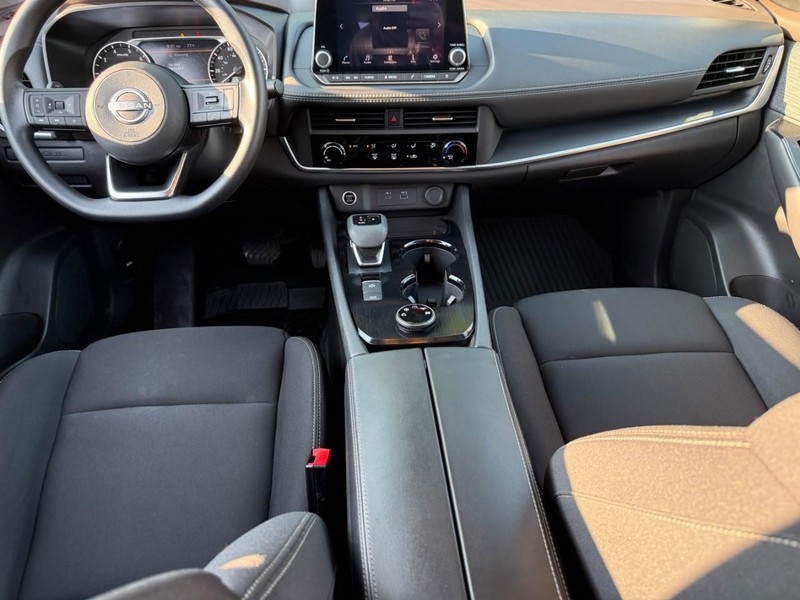 Nissan Rogue Vehicle Image 15