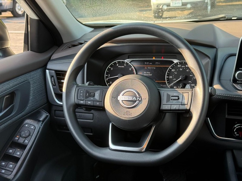 Nissan Rogue Vehicle Image 16