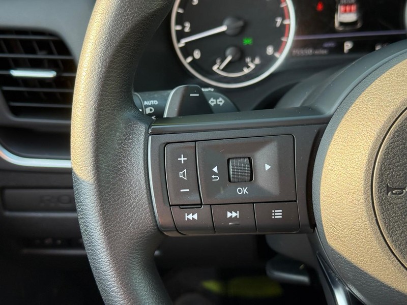 Nissan Rogue Vehicle Image 22
