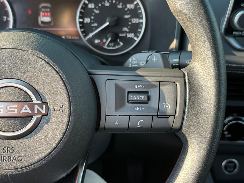 Nissan Rogue Vehicle Image 23