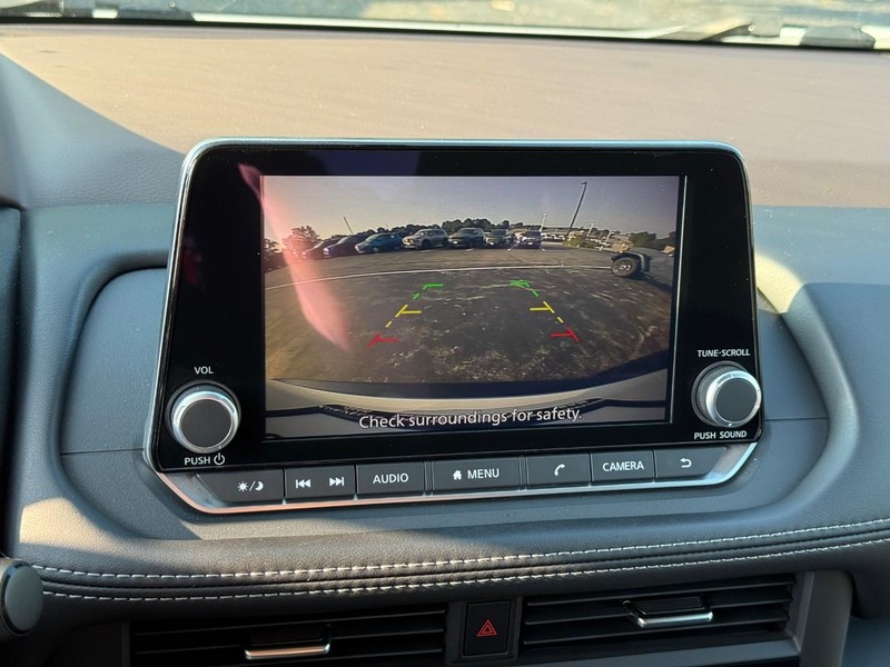 Nissan Rogue Vehicle Image 26