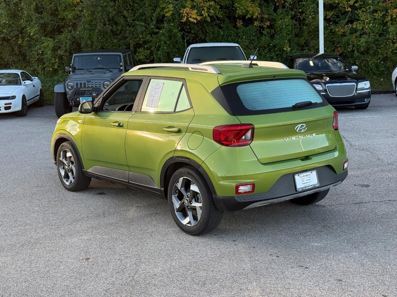 Hyundai Venue Vehicle Image 04