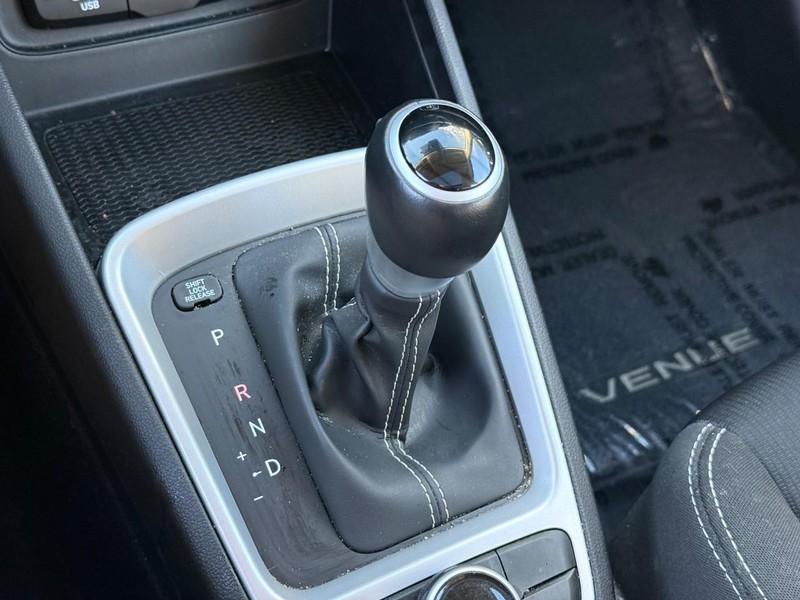 Hyundai Venue Vehicle Image 24