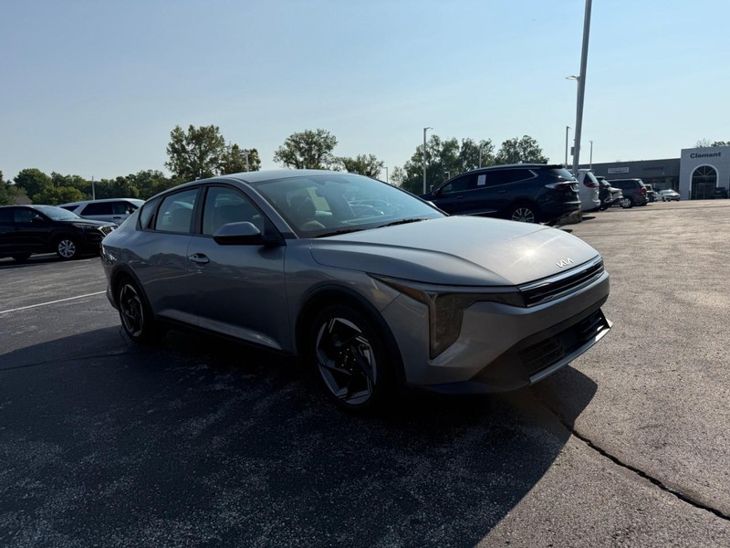 Kia K4 Vehicle Image 11