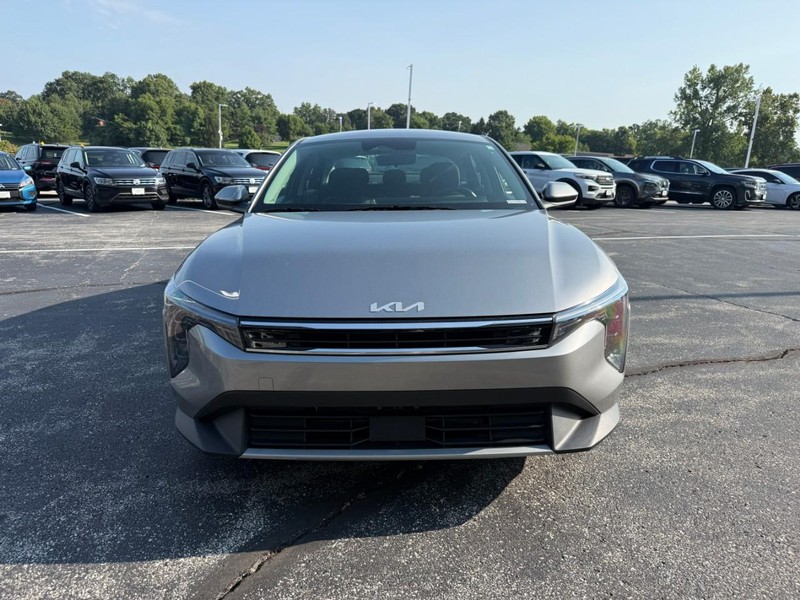 Kia K4 Vehicle Image 12